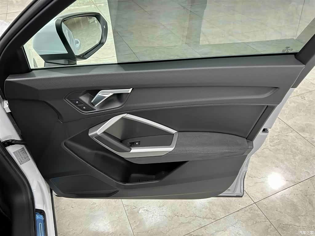 Audi Q3, 2022 12