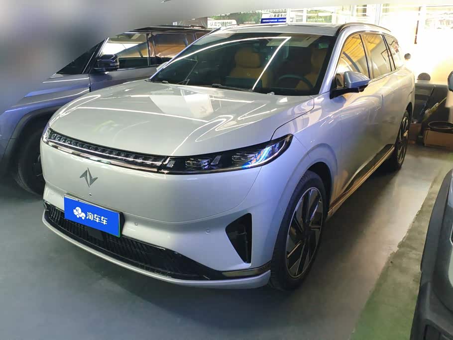 Dongfeng eπ008