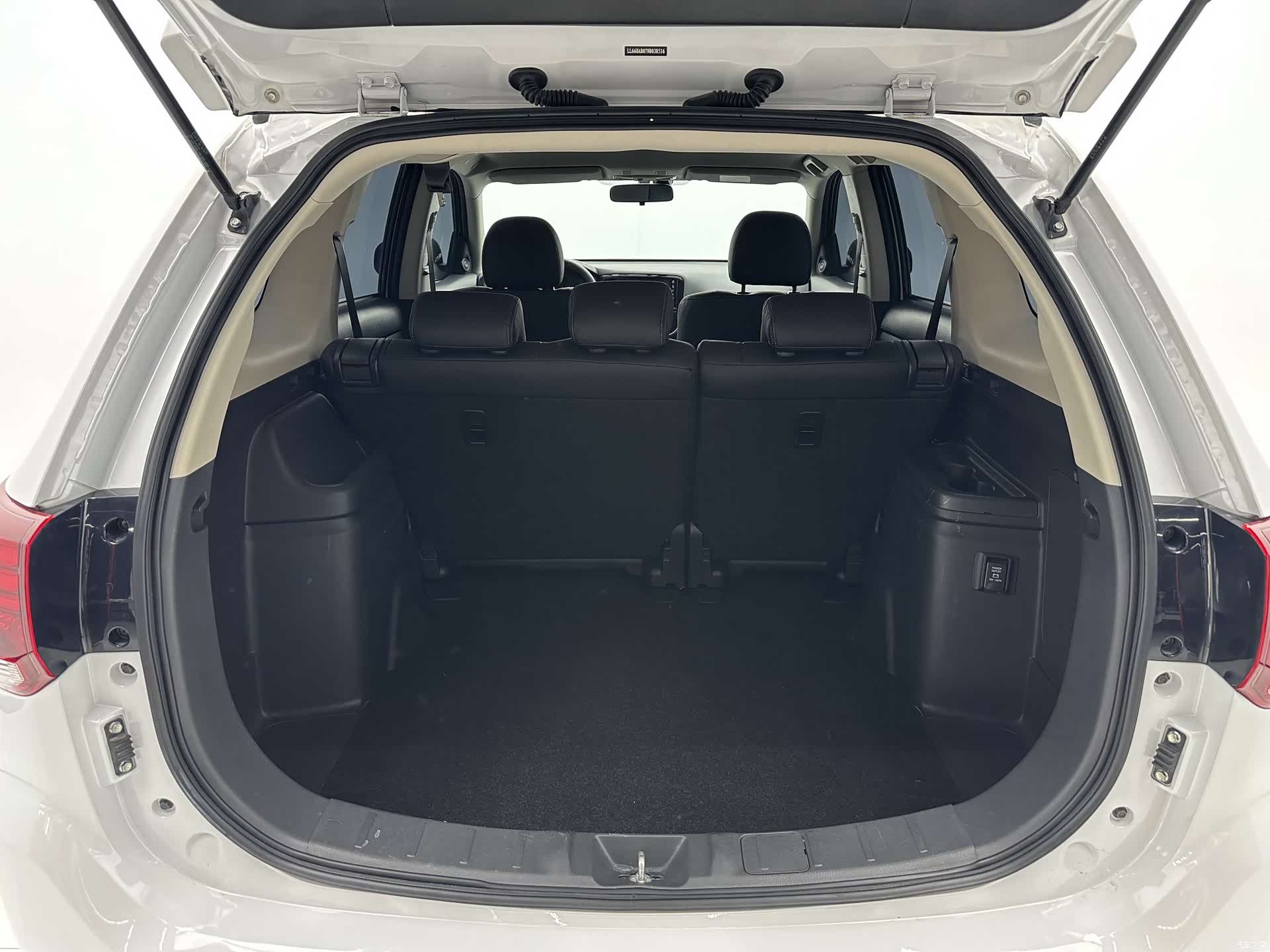 Mitsubishi Outlander, 2023 17