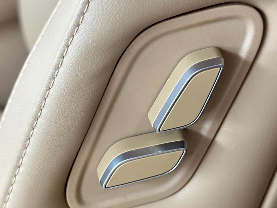 AITO Ask the world M7