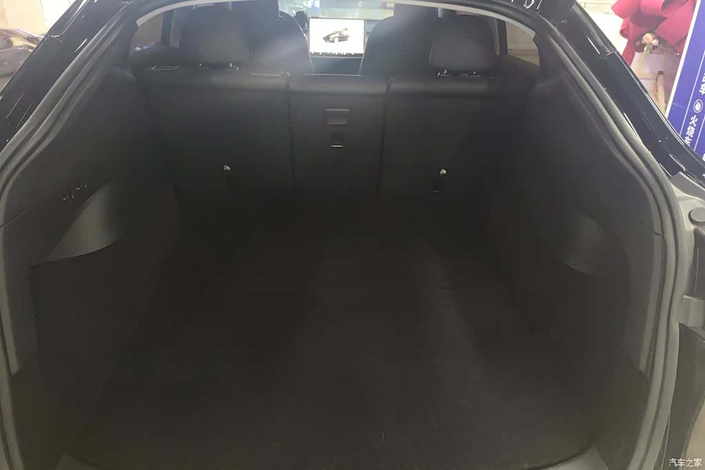 Tesla Model Y, 2023 4