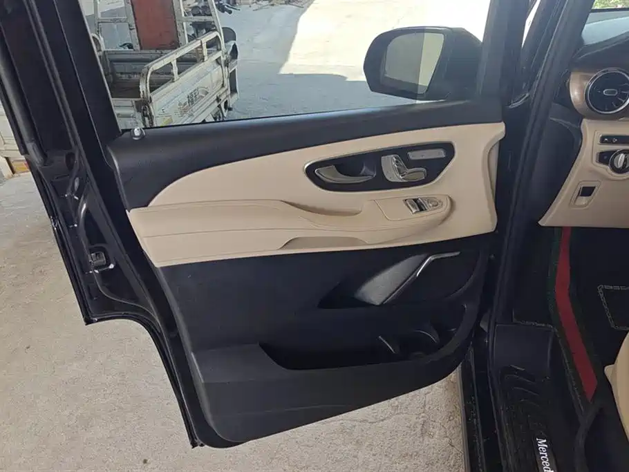 Mercedes-Benz V-class