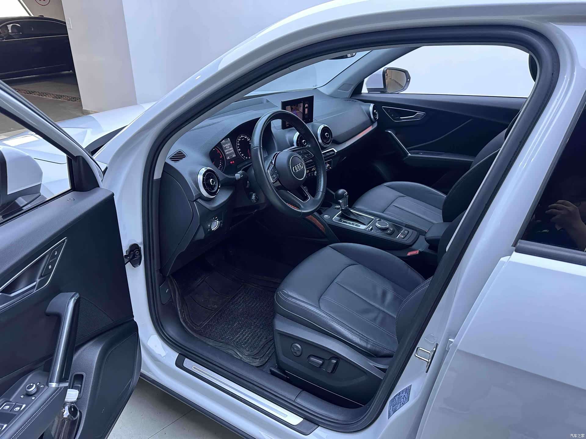 Audi Q2L, 2021 9