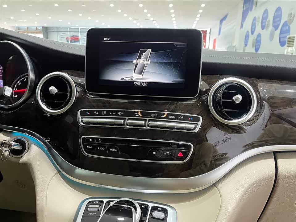 Mercedes-Benz V-class