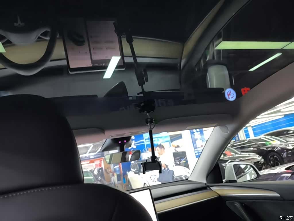 Tesla Model Y, 2023 18