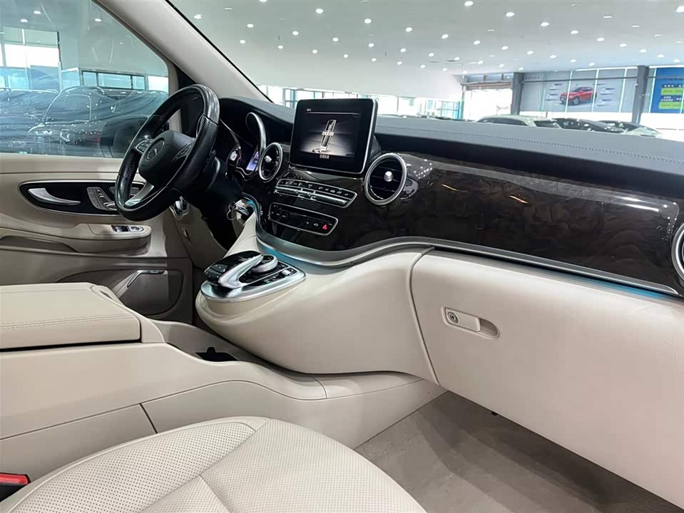 Mercedes-Benz V-class