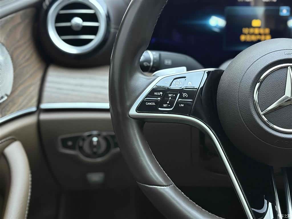 Mercedes-Benz E-Class, 2023 23