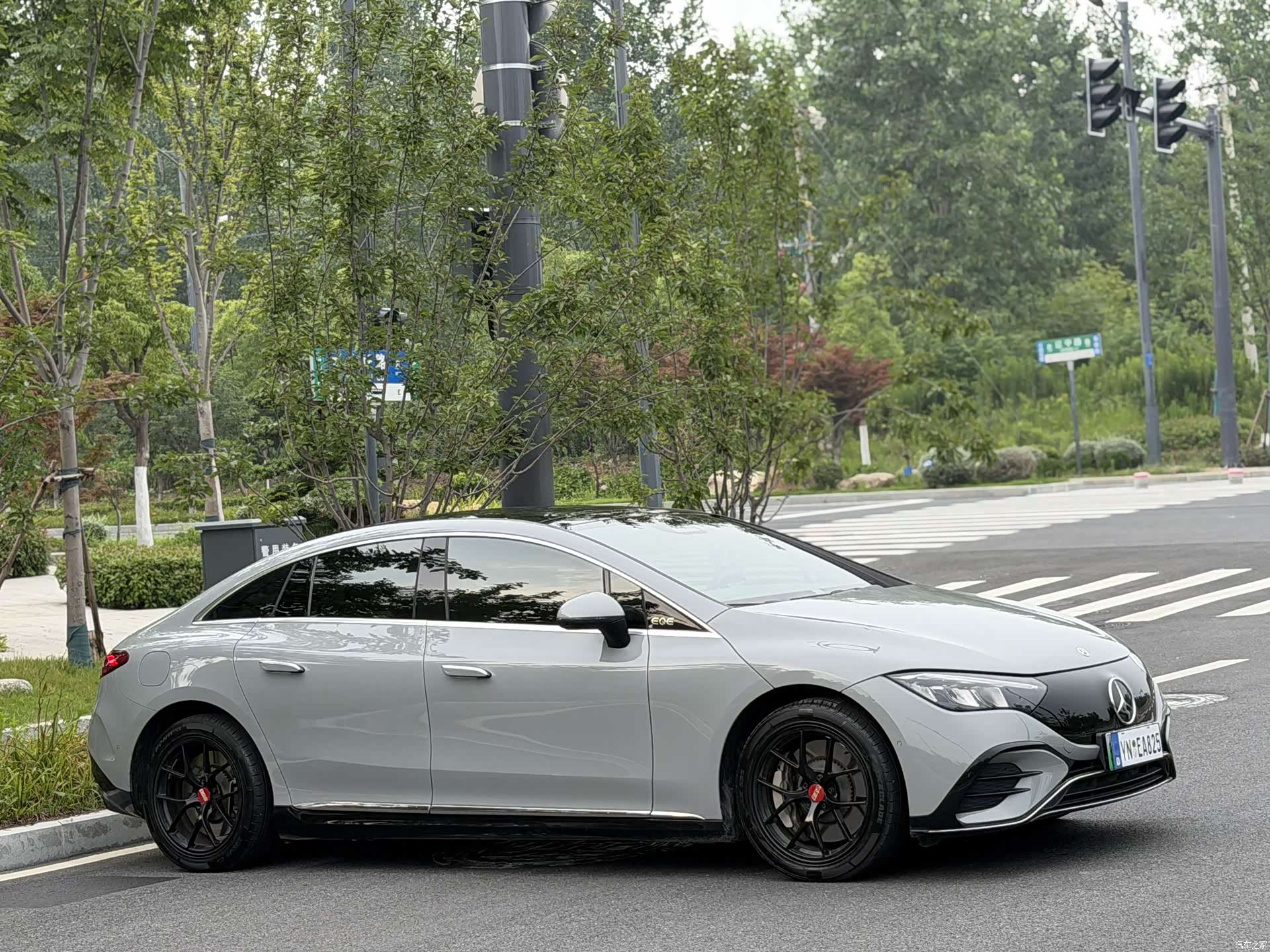Mercedes-Benz EQE, 2023 3