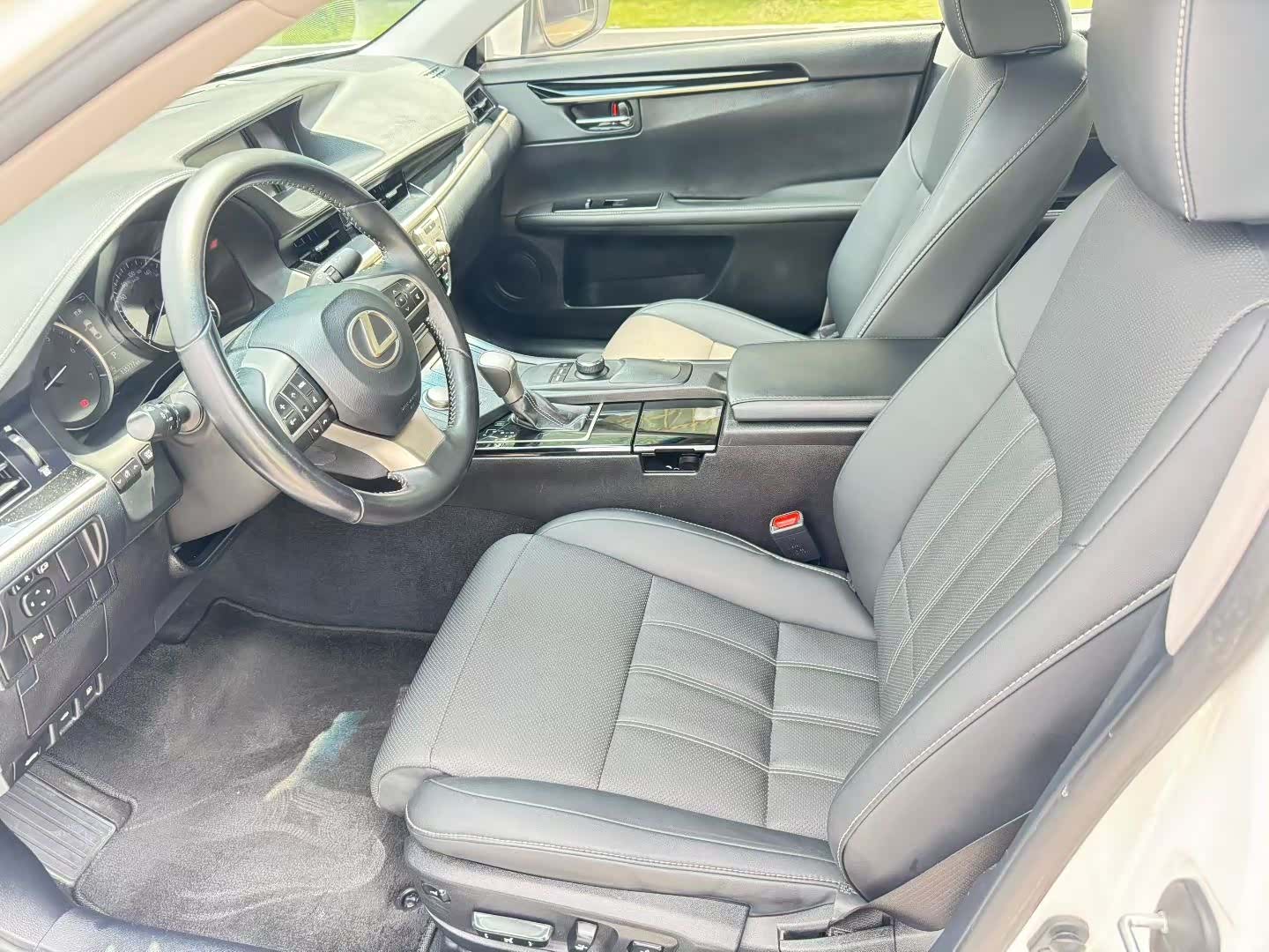 Lexus ES, 2016 4