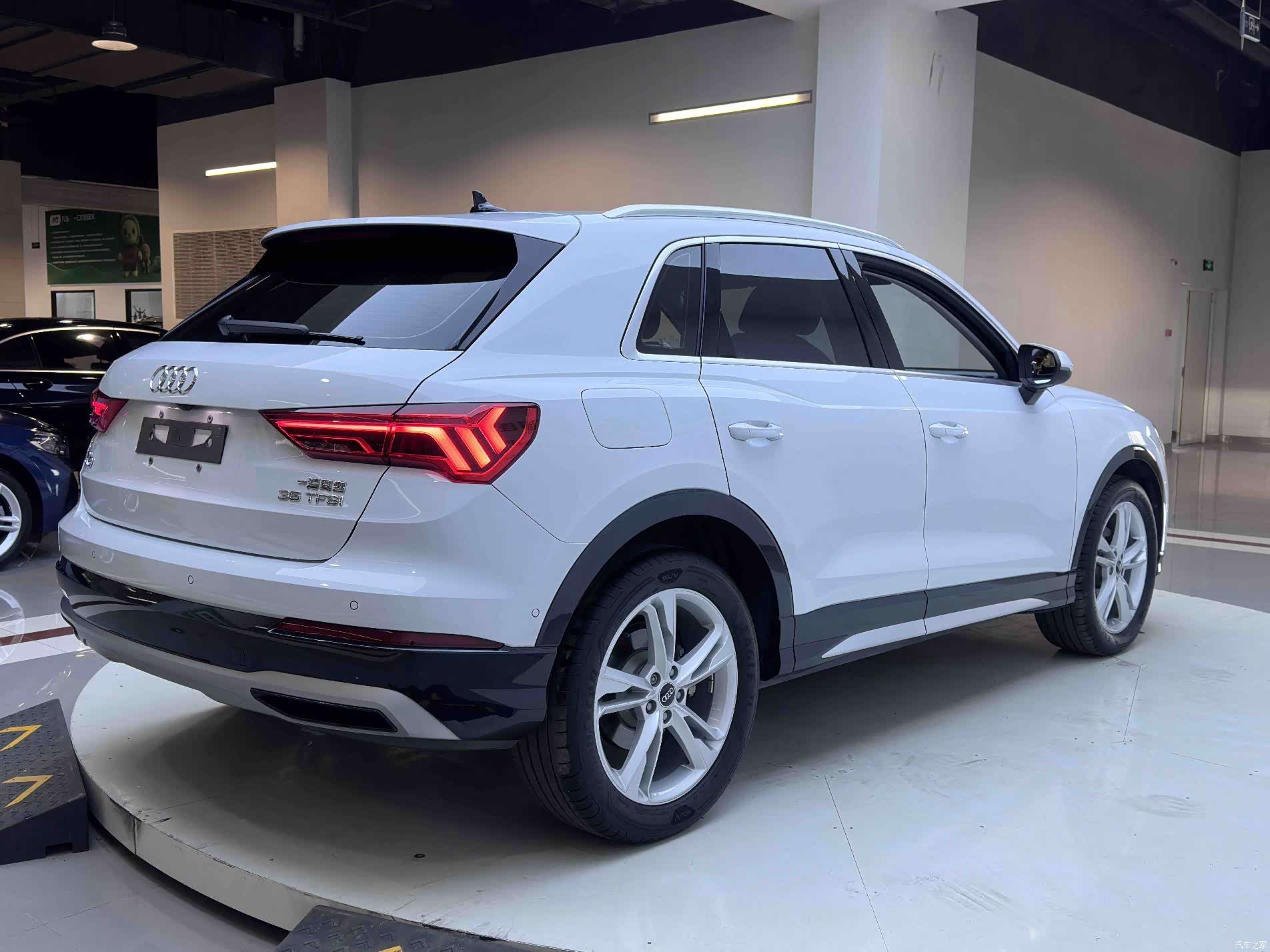 Audi Q3, 2023 4