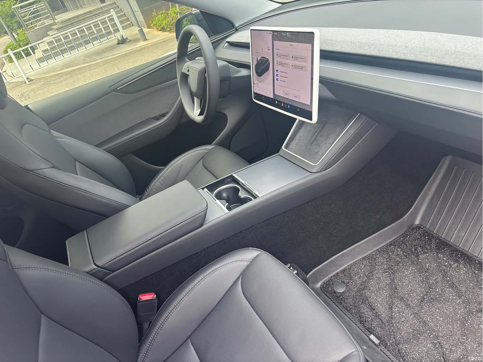 Tesla Model Y, 2025 11