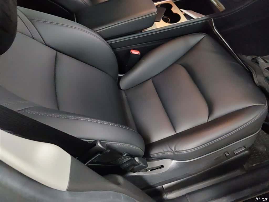 Tesla Model Y, 2023 25