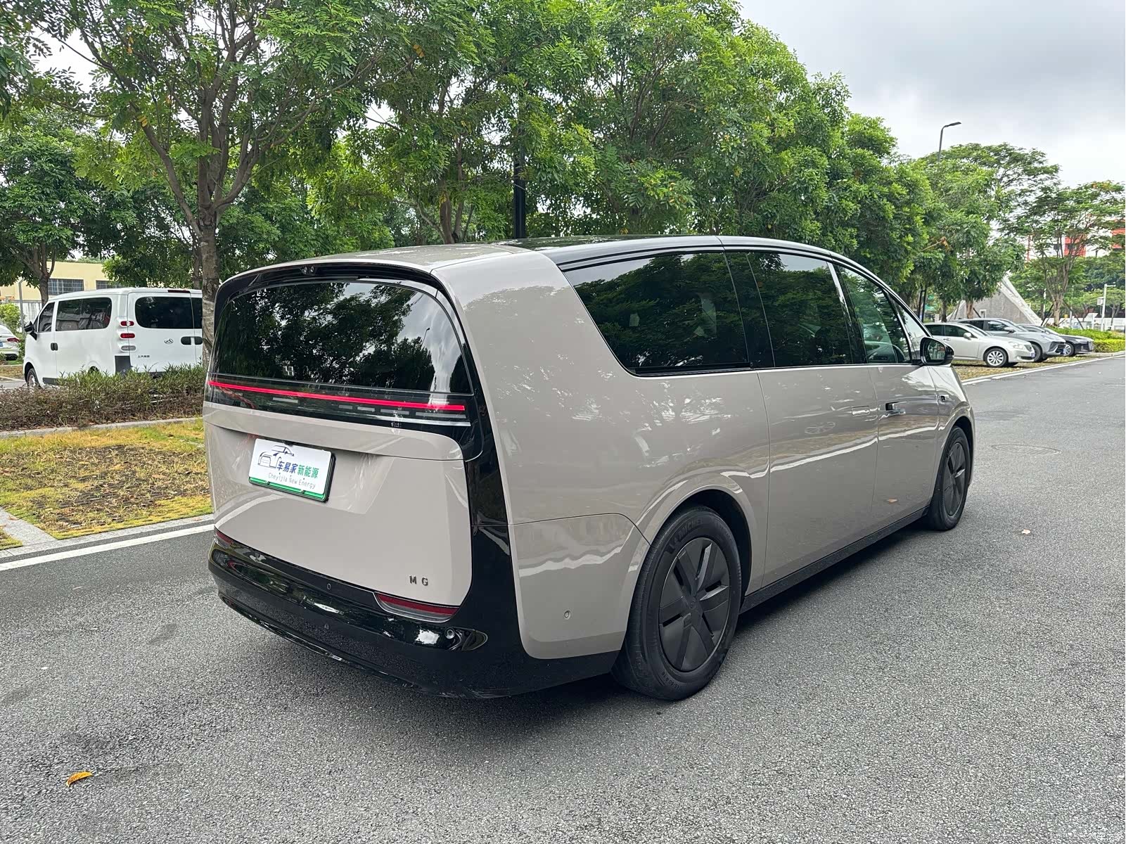 Li Auto MEGA, 2024 11