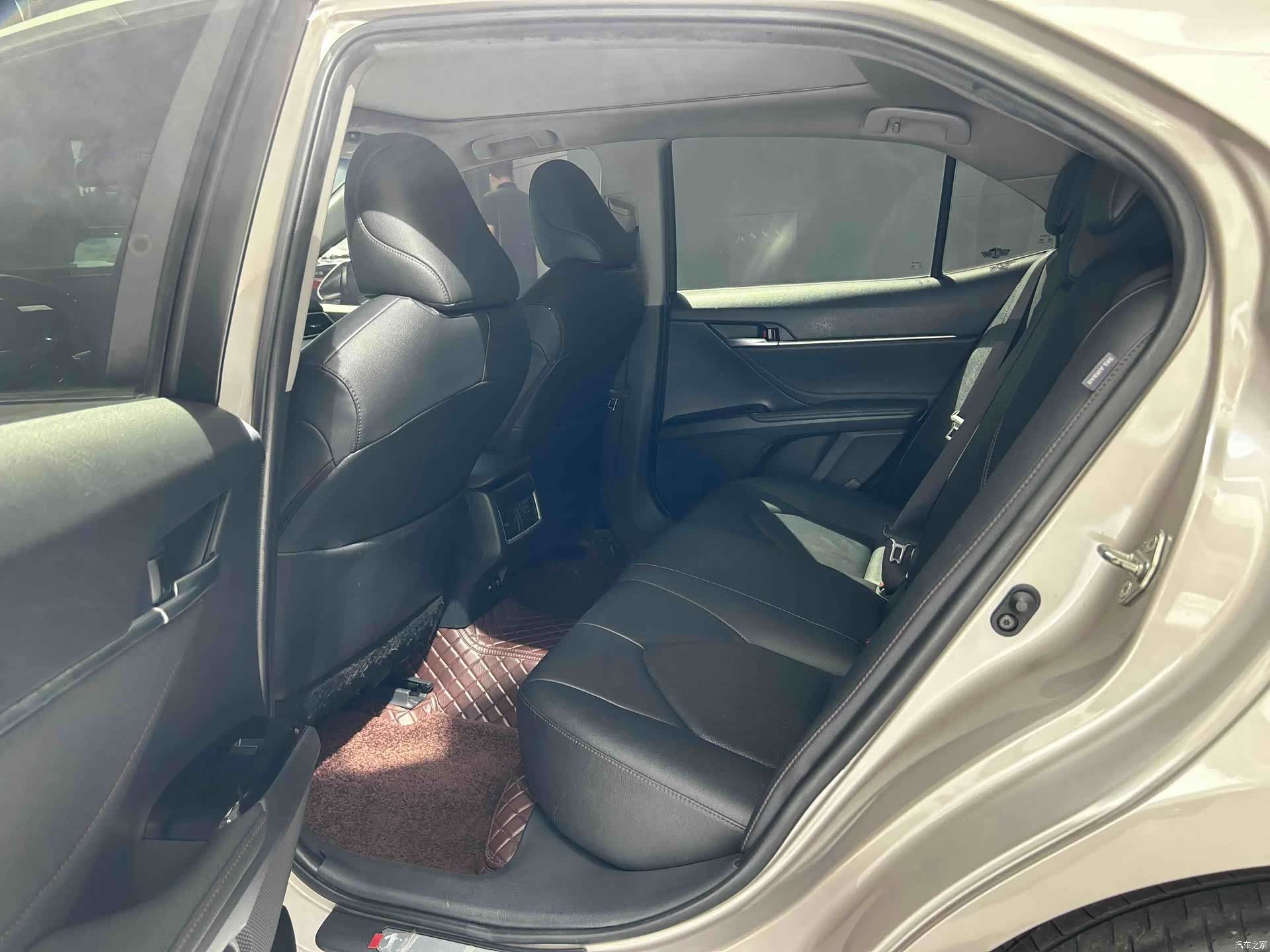Toyota Camry, 2022 3