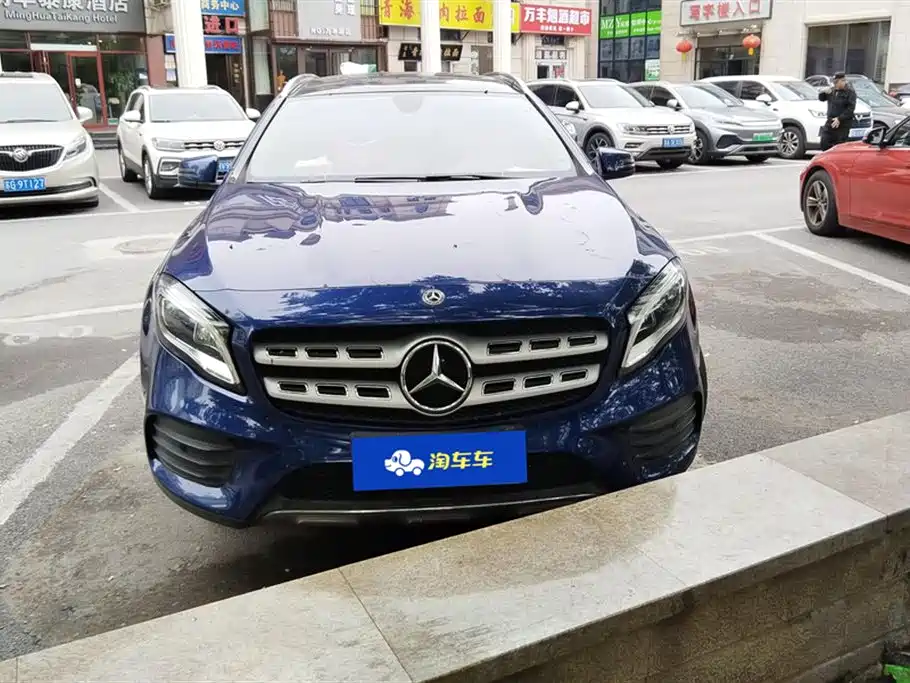 Mercedes-Benz GLA Mercedes-Benz GLA