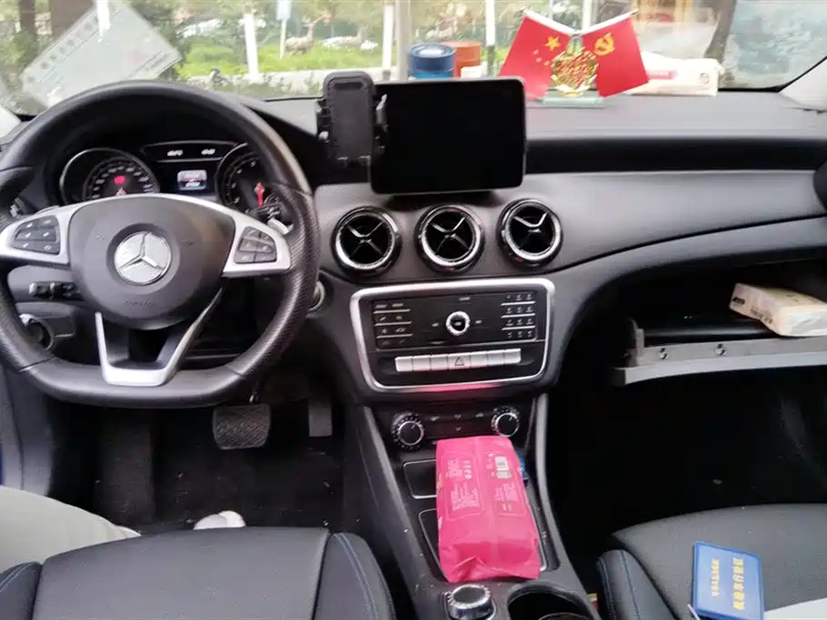 Mercedes-Benz GLA Mercedes-Benz GLA