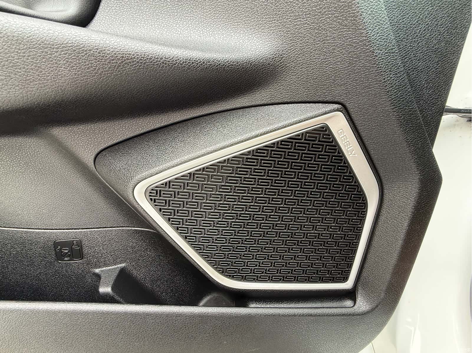Geely Emgrand, 2018 18