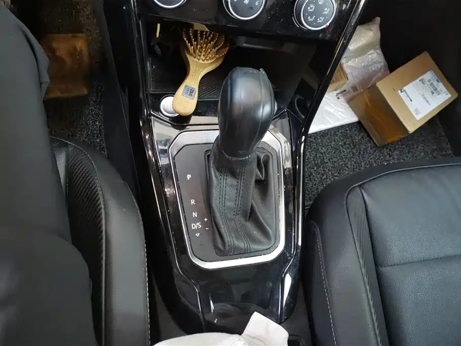 Volkswagen T-ROC exploring Songs