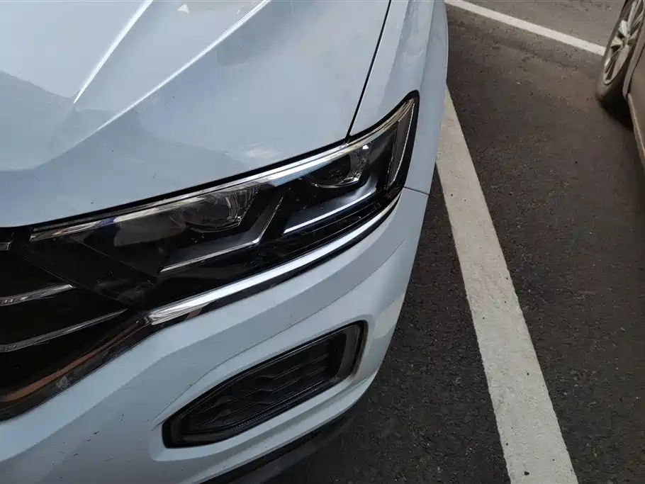 Volkswagen T-ROC exploring Songs