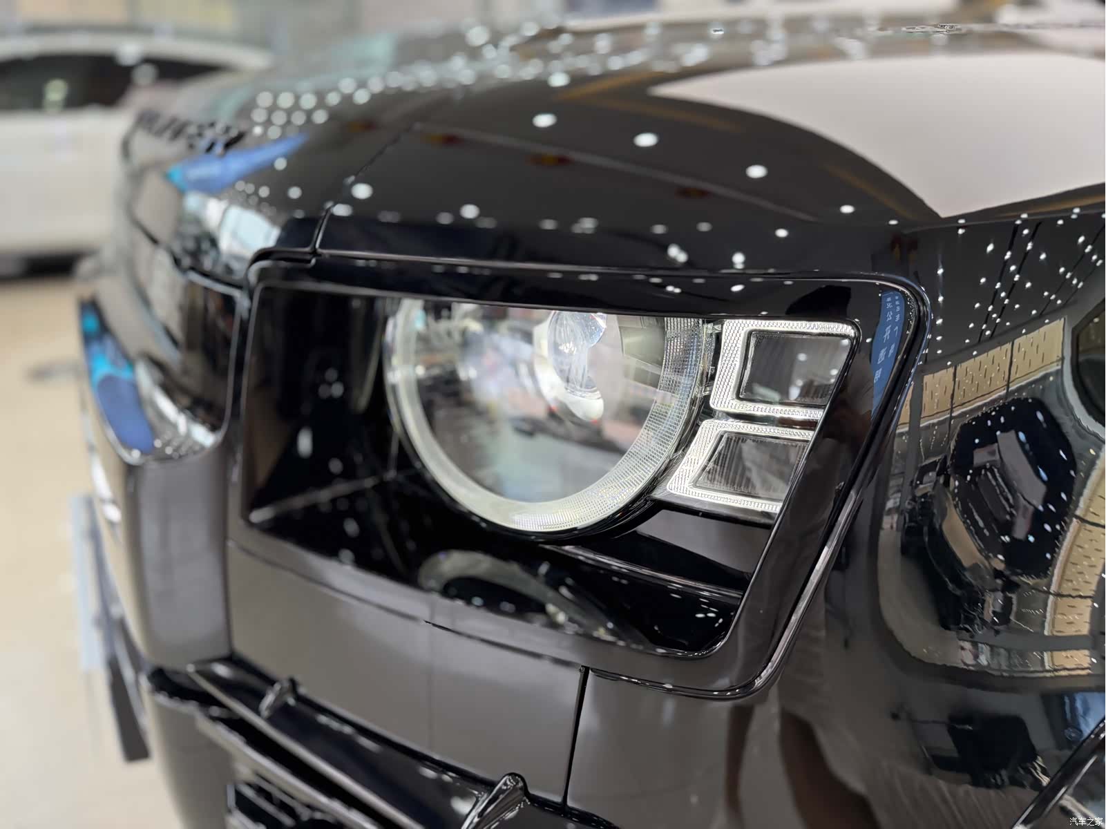 Land Rover Defender, 2024 25