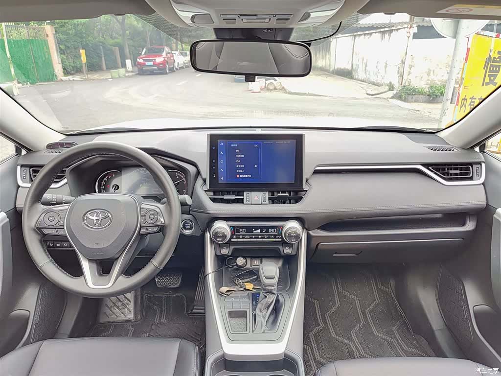Toyota RAV4, 2022 10