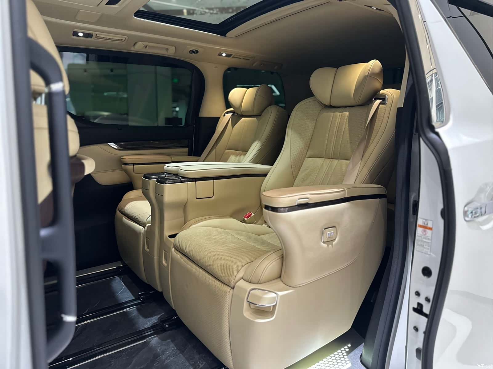 Toyota Vellfire, 2020 7