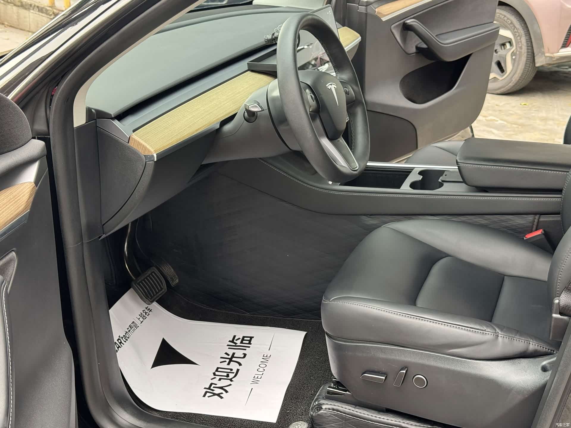 Tesla Model Y, 2023 10