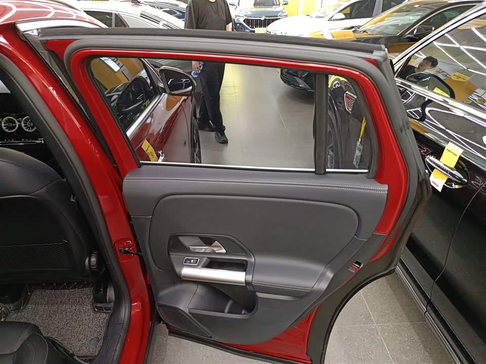 Mercedes-Benz GLA Mercedes-Benz GLA