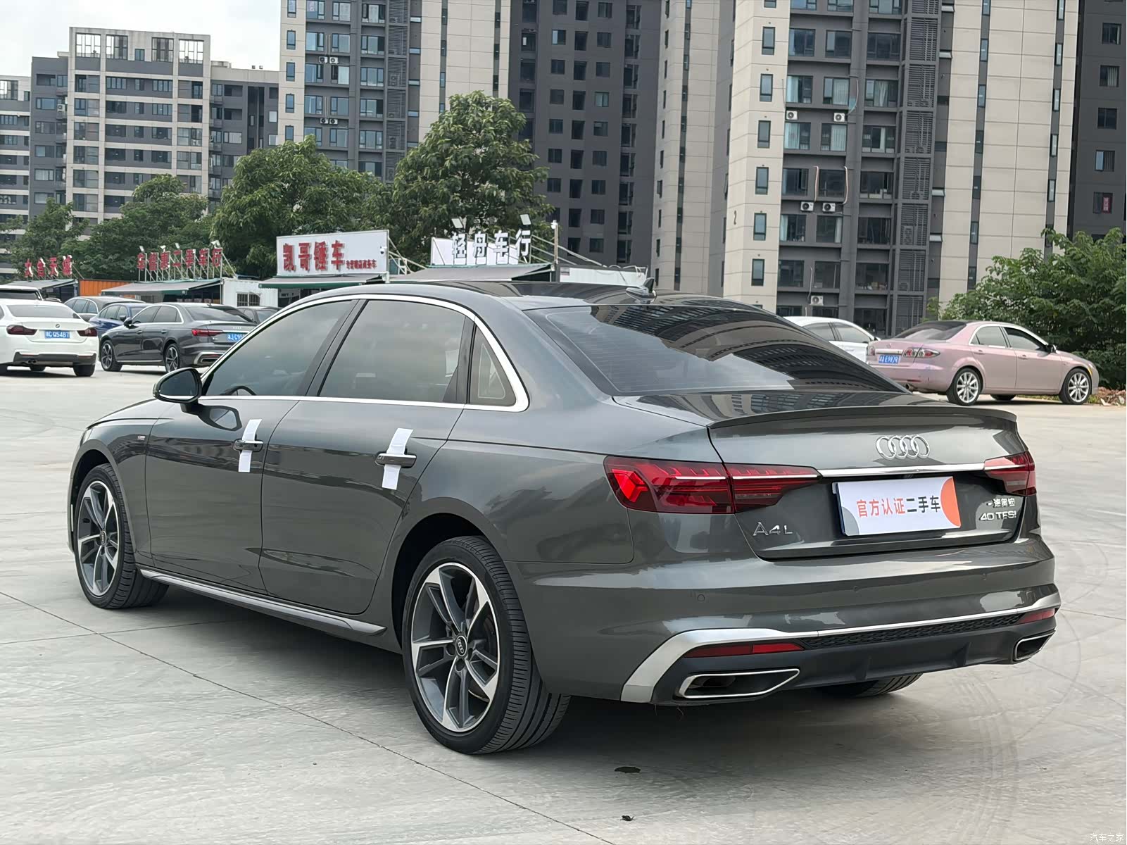 Audi A4L, 2022 все фото