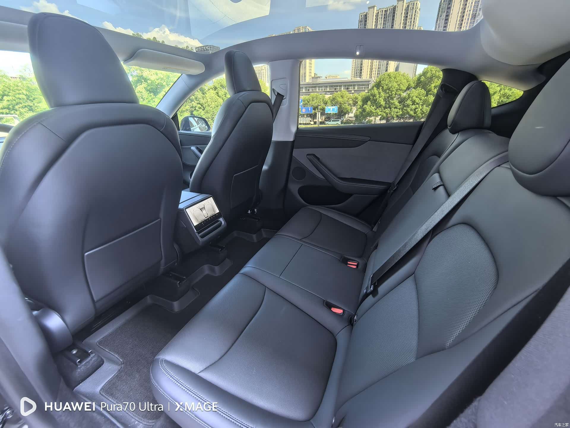Tesla Model Y, 2025 10