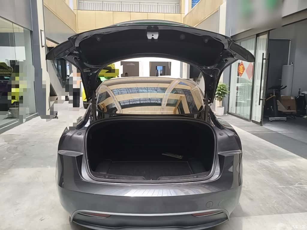 Tesla Model 3, 2024 19