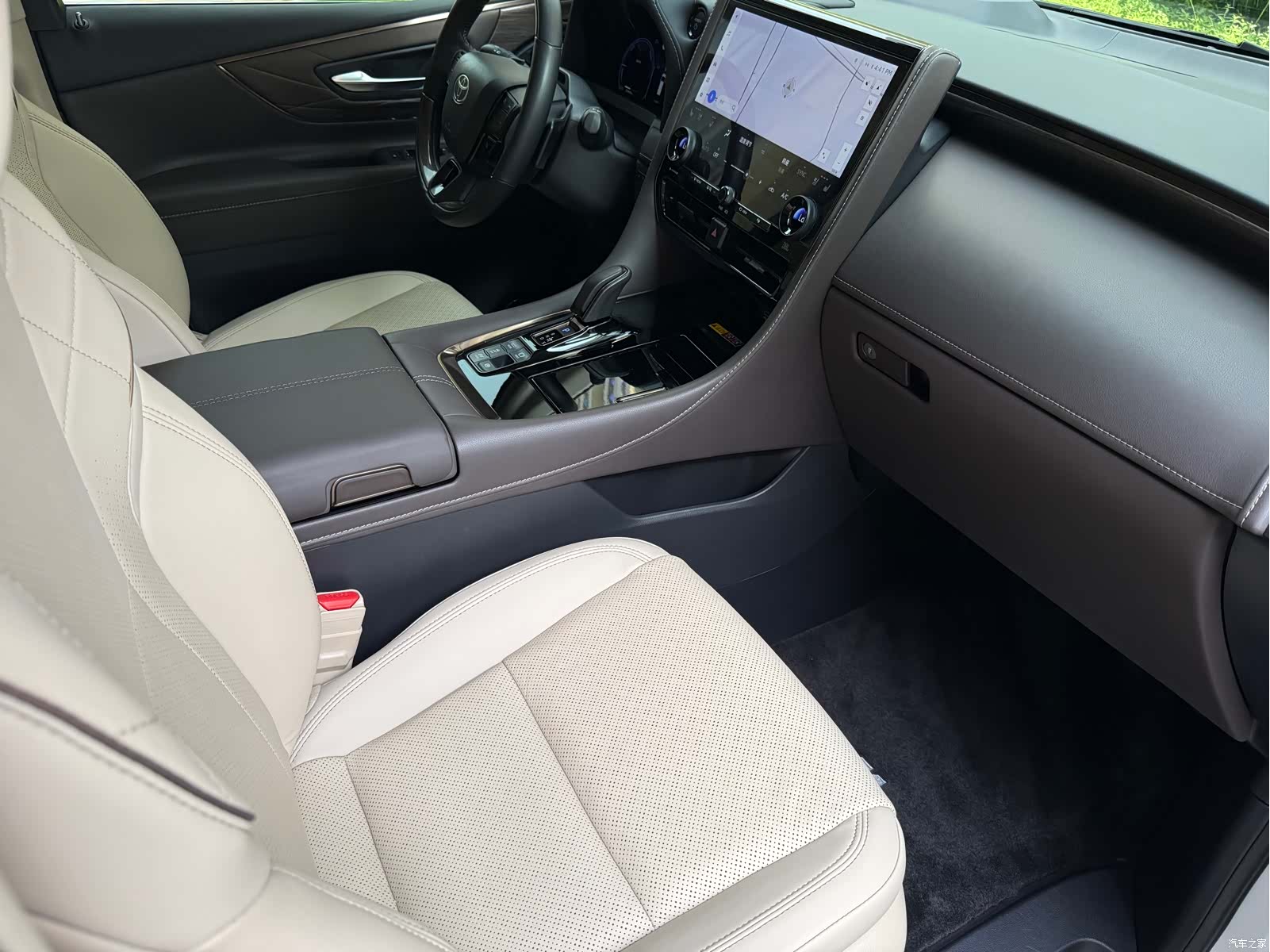 Toyota Alphard, 2023 9