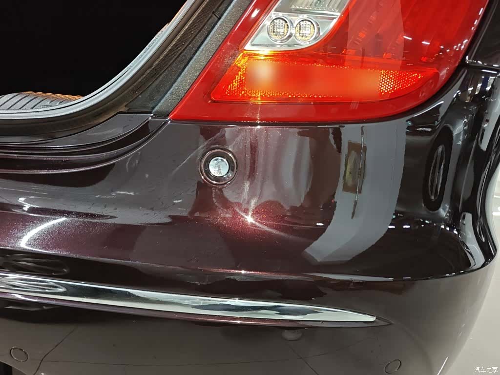 Jaguar XJ, 2015 4