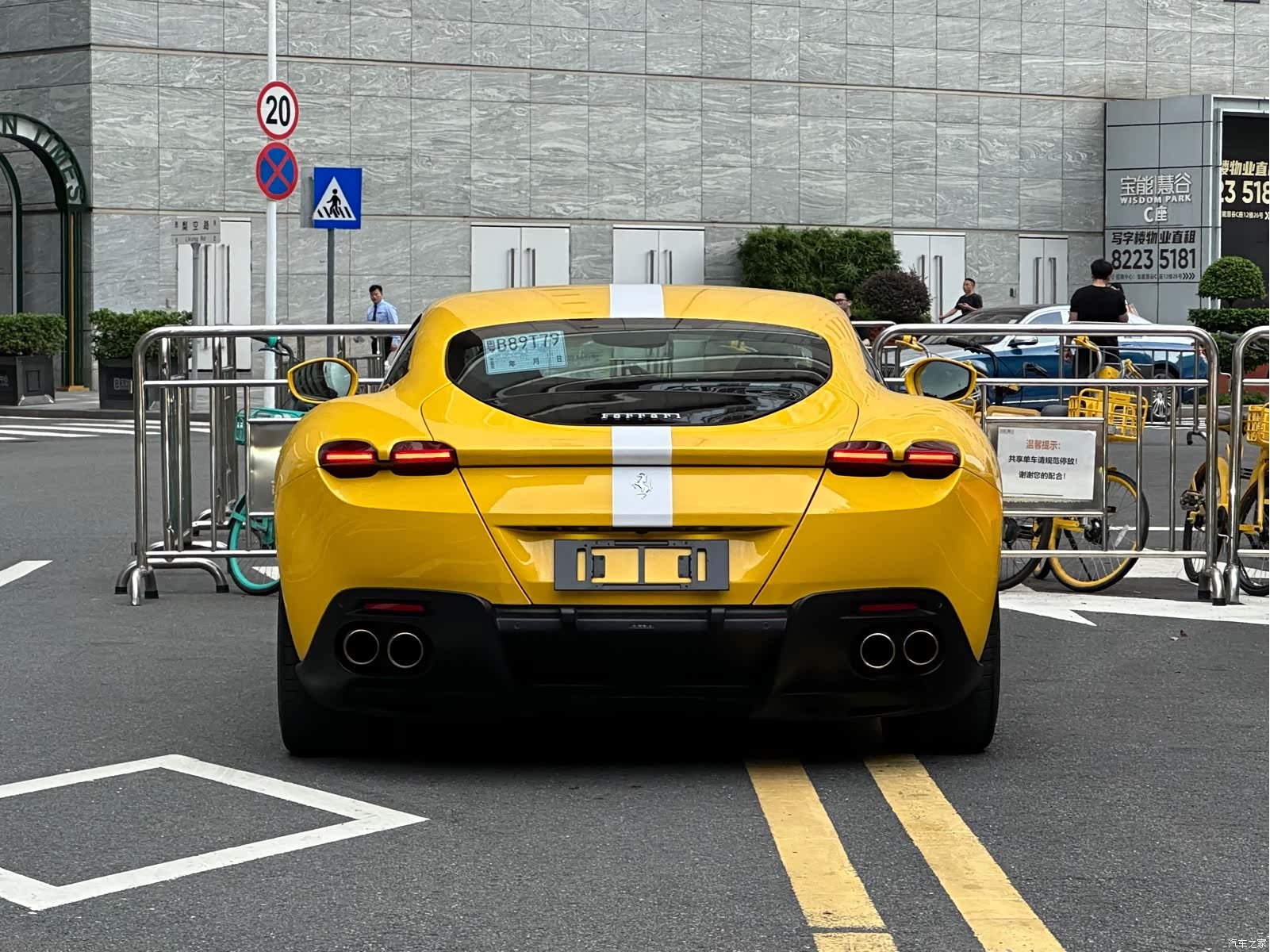 Ferrari Roma, 2022 15