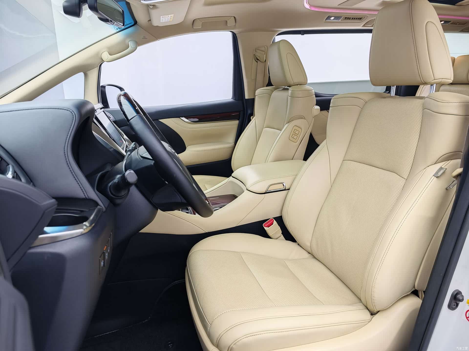 Toyota Alphard, 2015 все фото