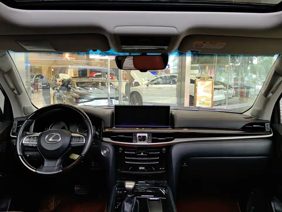 Lexus LX