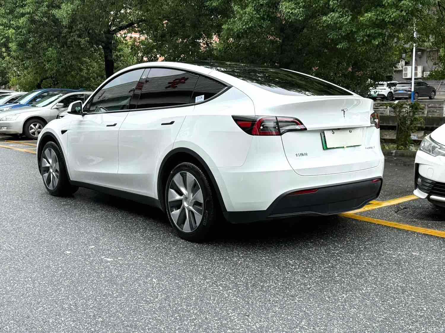 Tesla Model Y, 2022 все фото