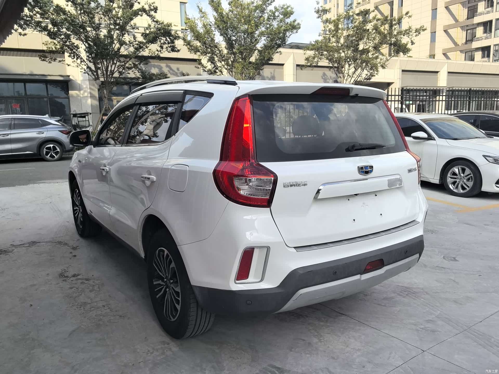 Geely X6, 2017 4