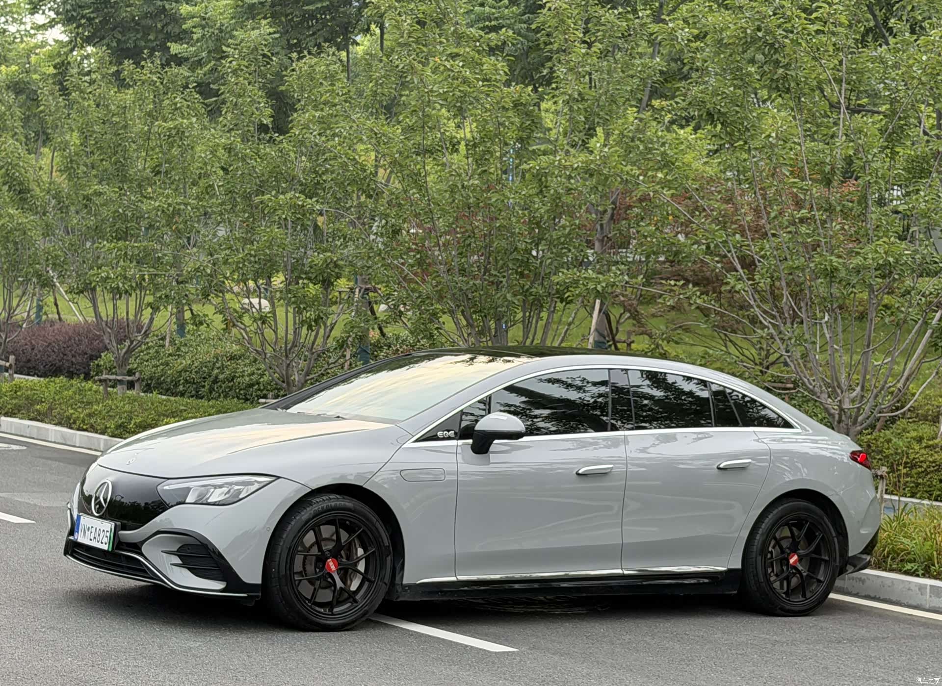Mercedes-Benz EQE, 2023 1
