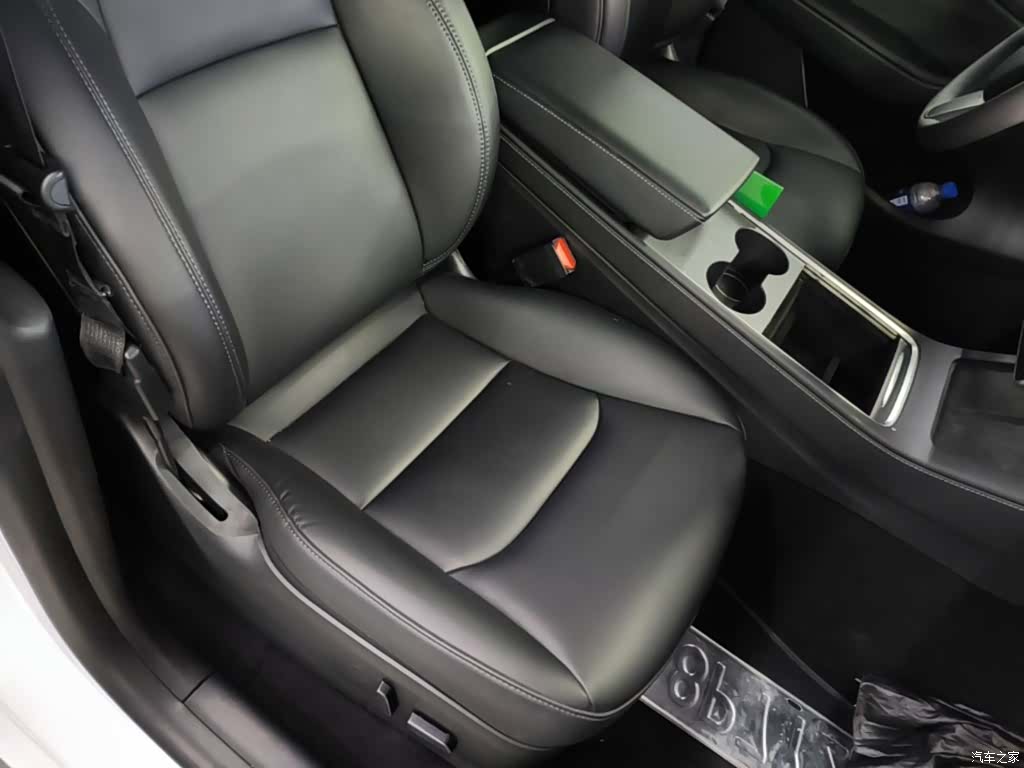 Tesla Model Y, 2023 25