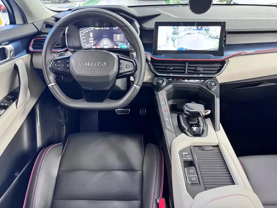Lynk & Co 06