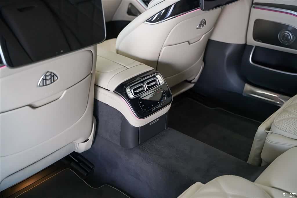 Maybach S-Class, 2023 12