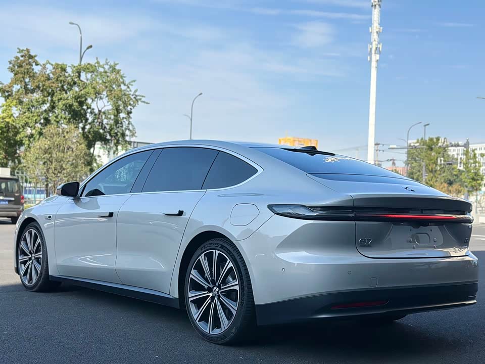 NIO ET7
