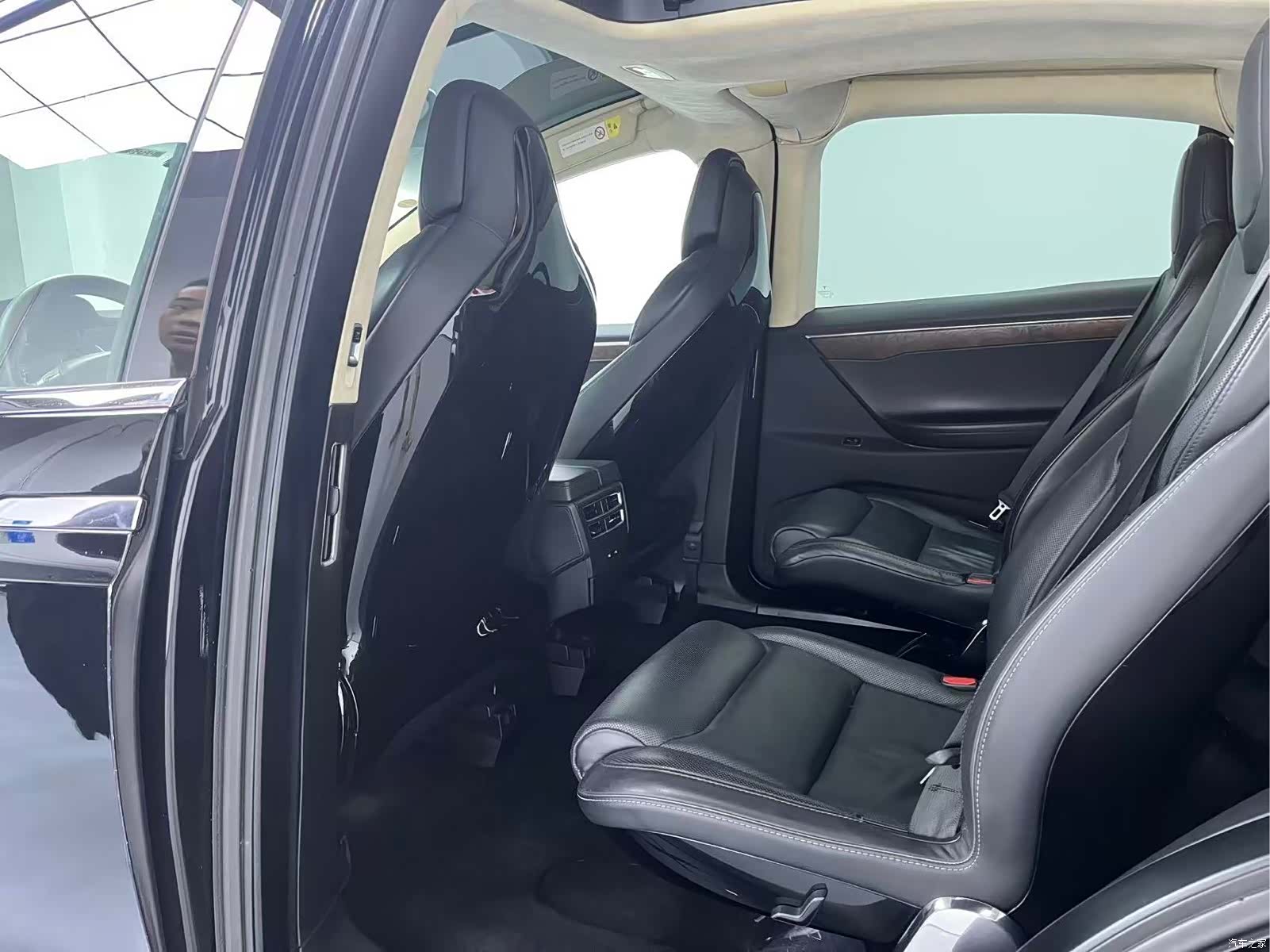 Tesla Model X, 2017 все фото