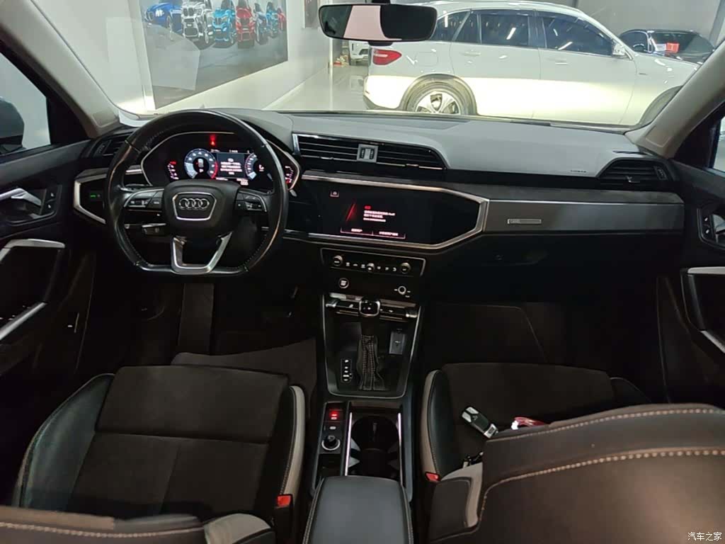 Audi Q3, 2022 10