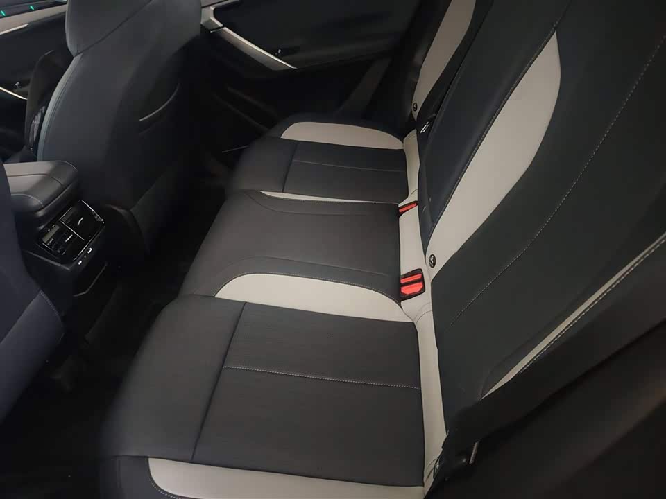 Geely Atlas L