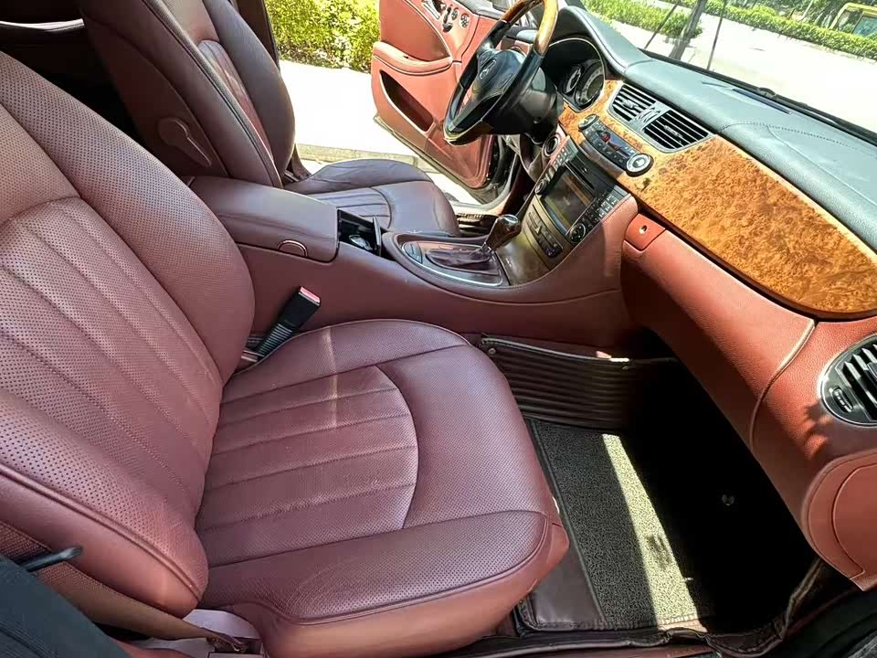 Mercedes-Benz CLS Mercedes-Benz CLS