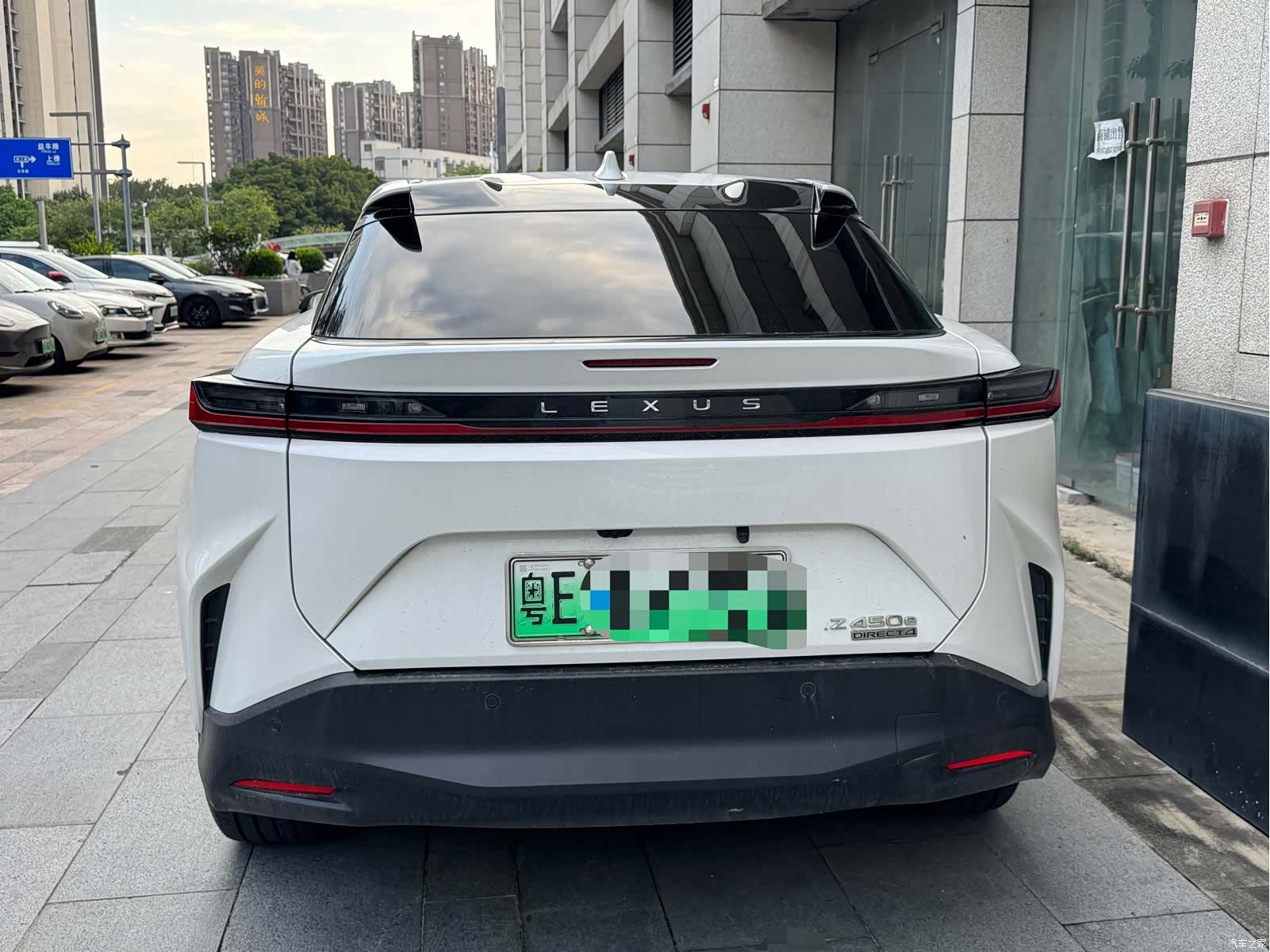 Lexus RZ, 2024 3
