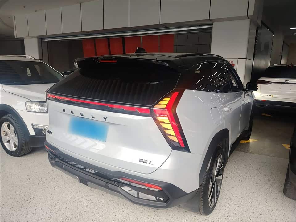Geely Atlas L