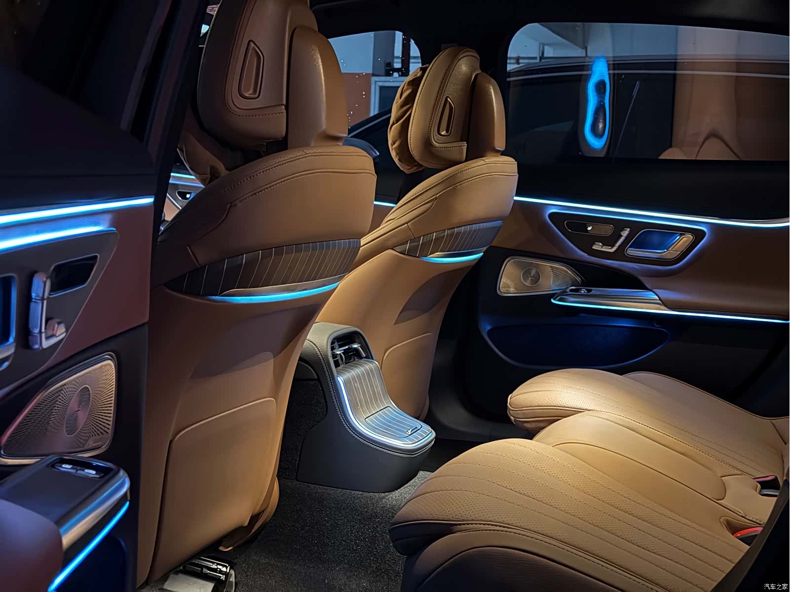 Mercedes-Benz E-Class, 2024 26